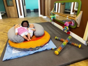 Espace jeux pour les tout petits dans la micro crèche